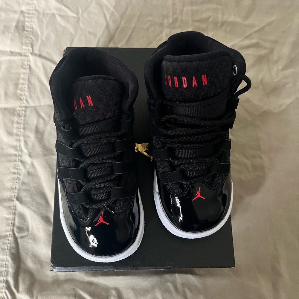 Toddler sneaker, Jordan Max Aura size 8C